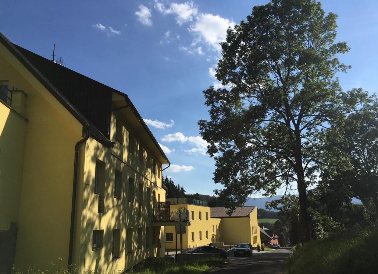Black & White Apartments, Mytinka, Jesenik Bagian luar foto