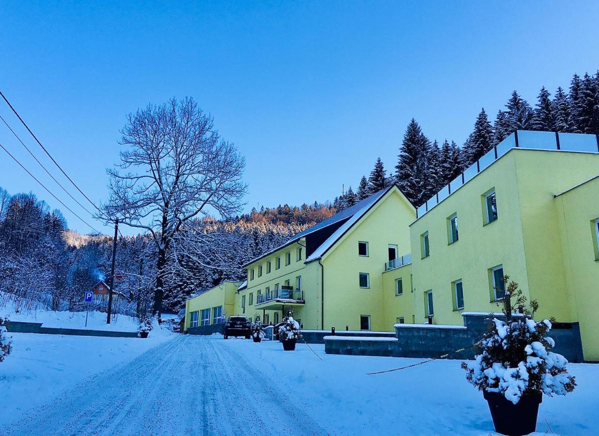Black & White Apartments, Mytinka, Jesenik Bagian luar foto